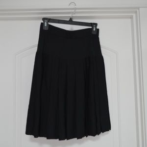 St. John Pleated Woven Skirt Size 10